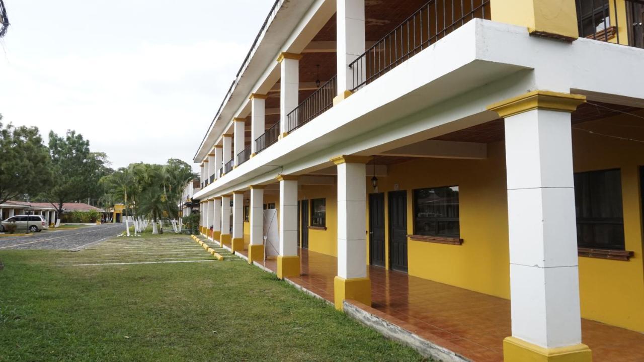 Zafra Hotel Retalhuleu Ngoại thất bức ảnh