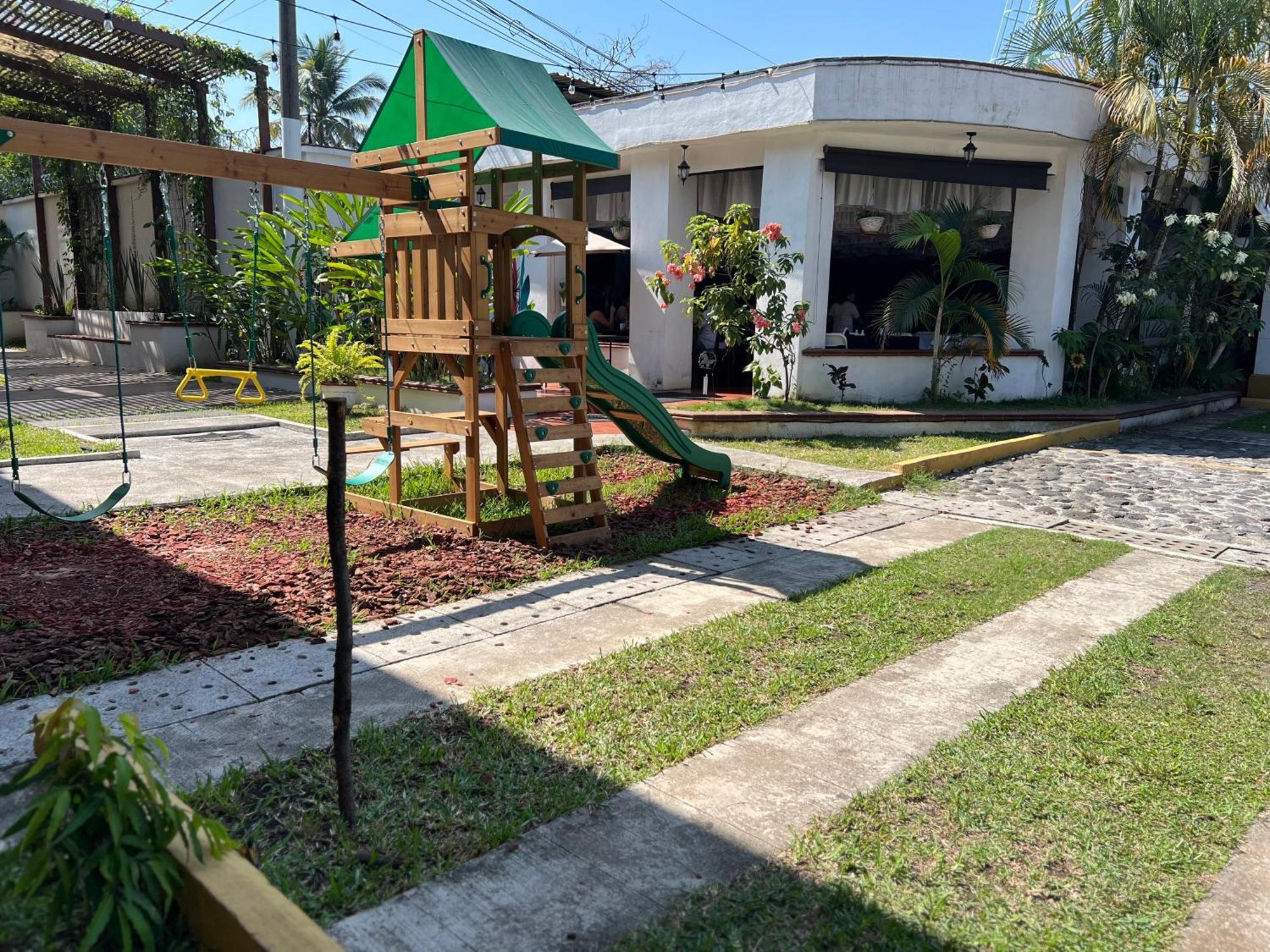 Zafra Hotel Retalhuleu Ngoại thất bức ảnh